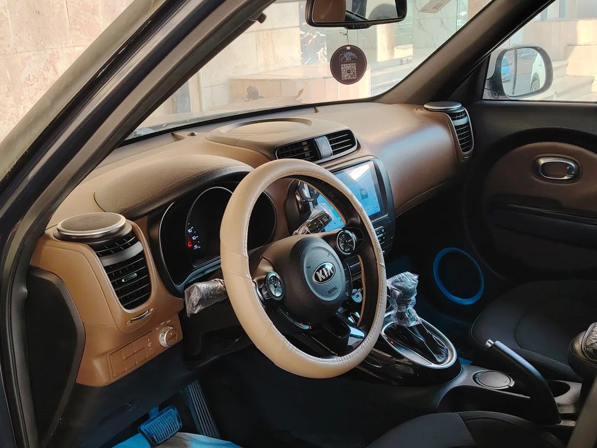 Car image 13