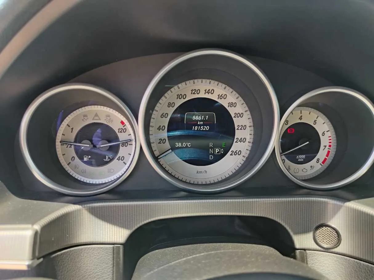 Car image 29