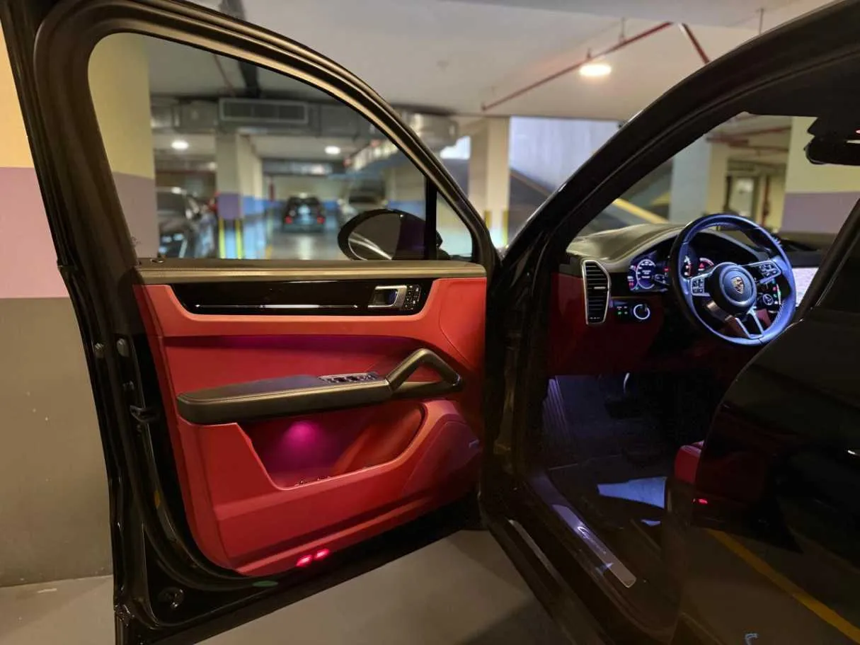 Car image 13