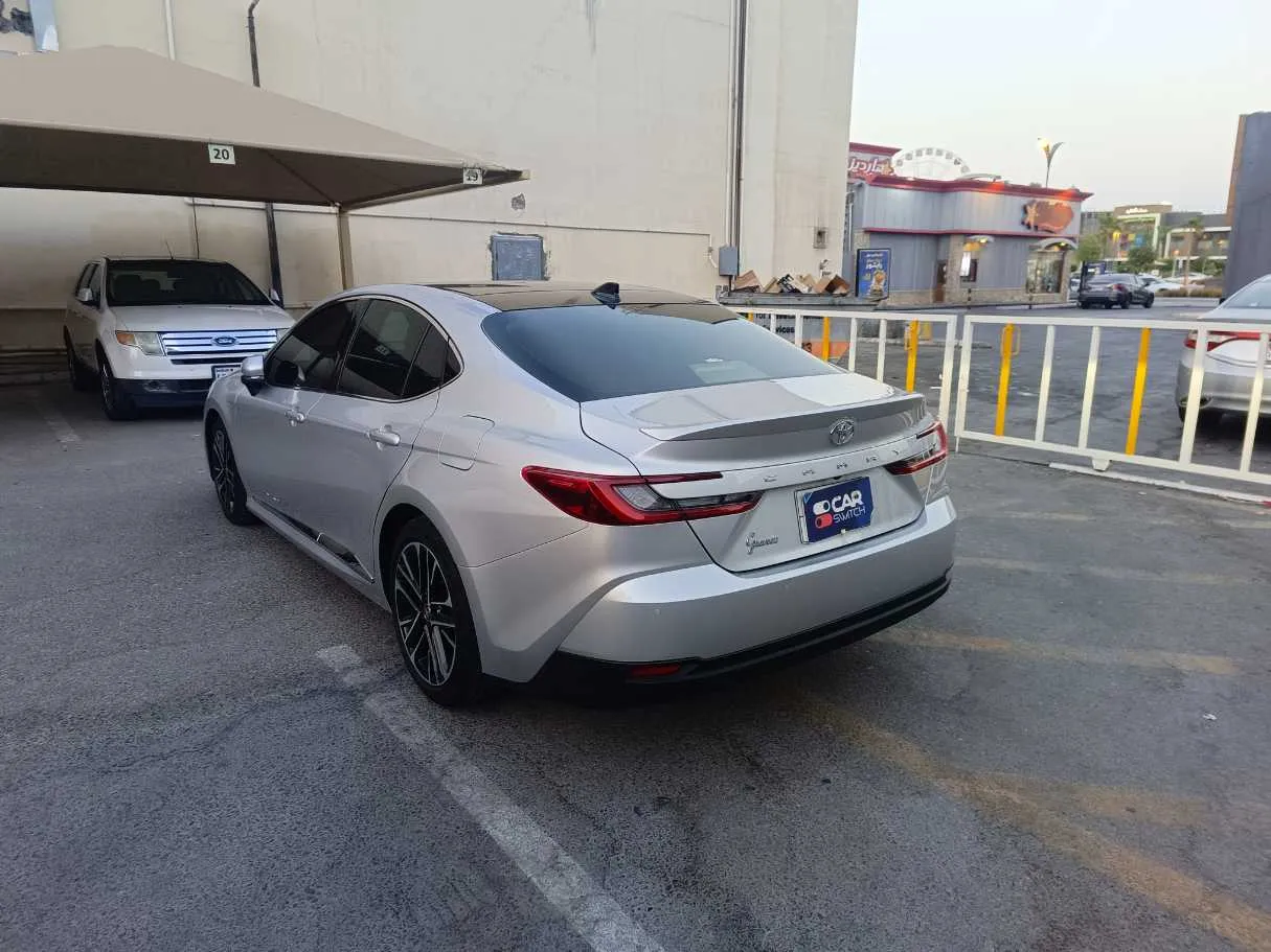 Car image 7