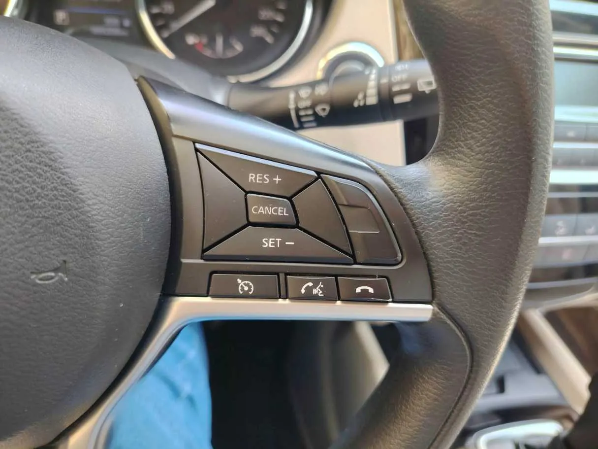 Car image 30
