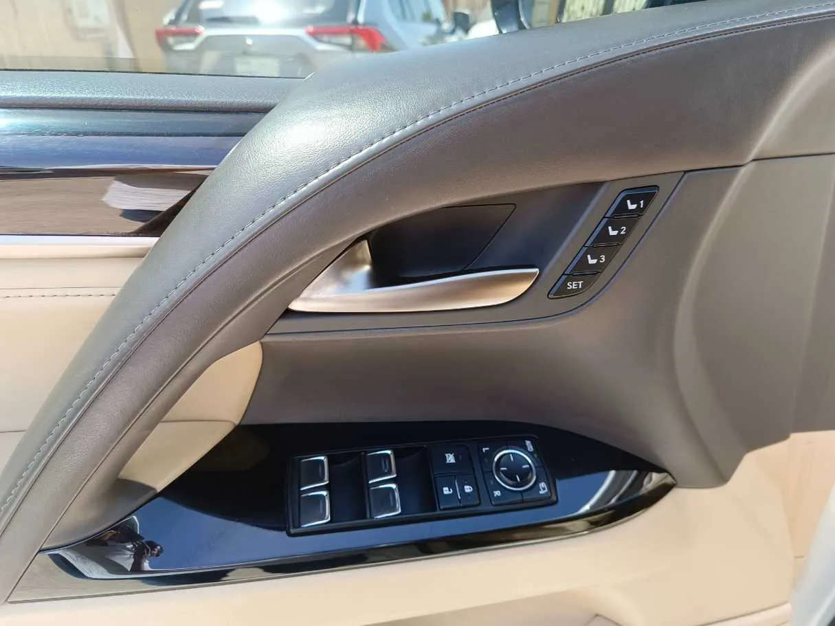 Car image 35