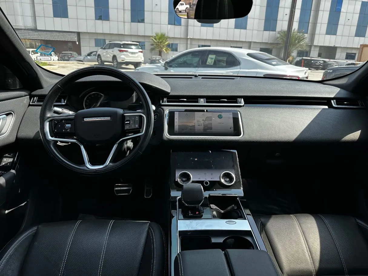Car image 17