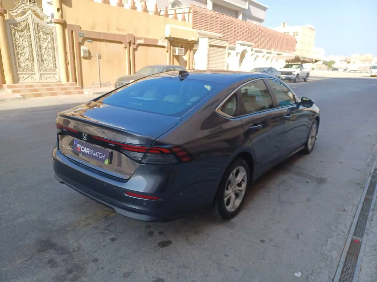 Car image 5