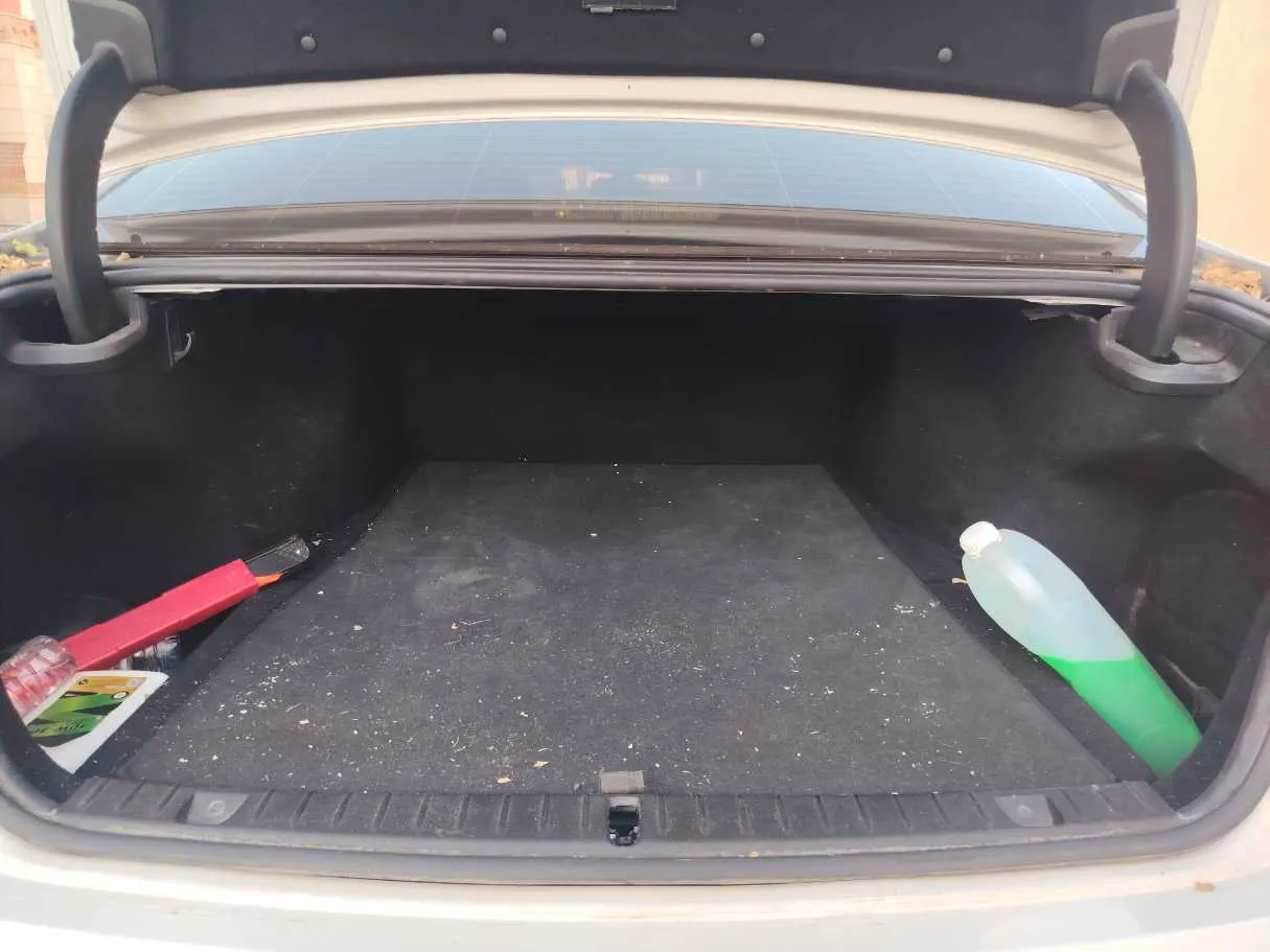 Car image 25