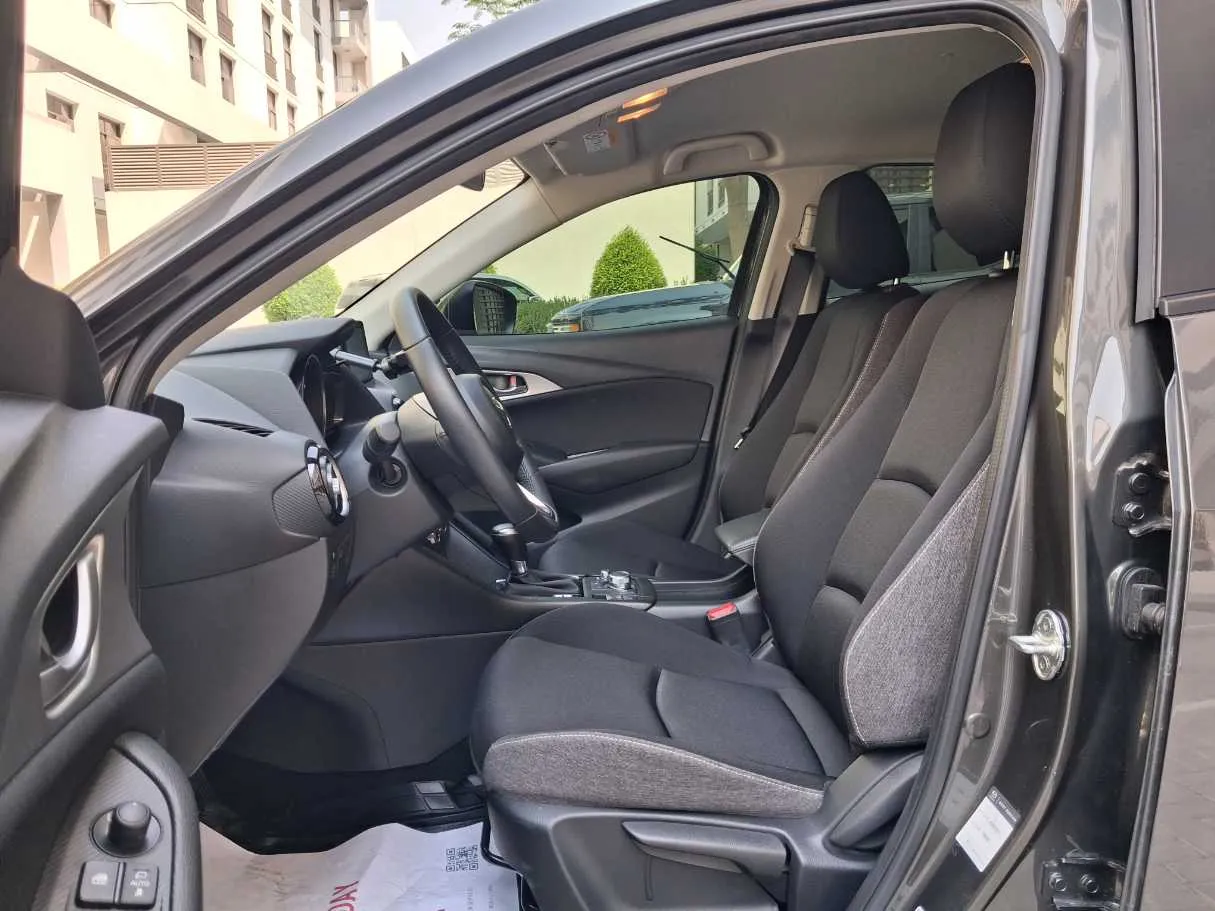 Car image 12