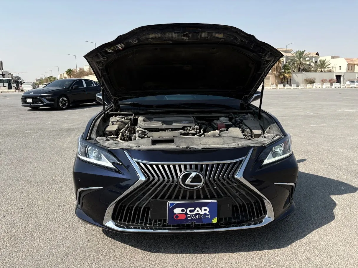 Car image 26