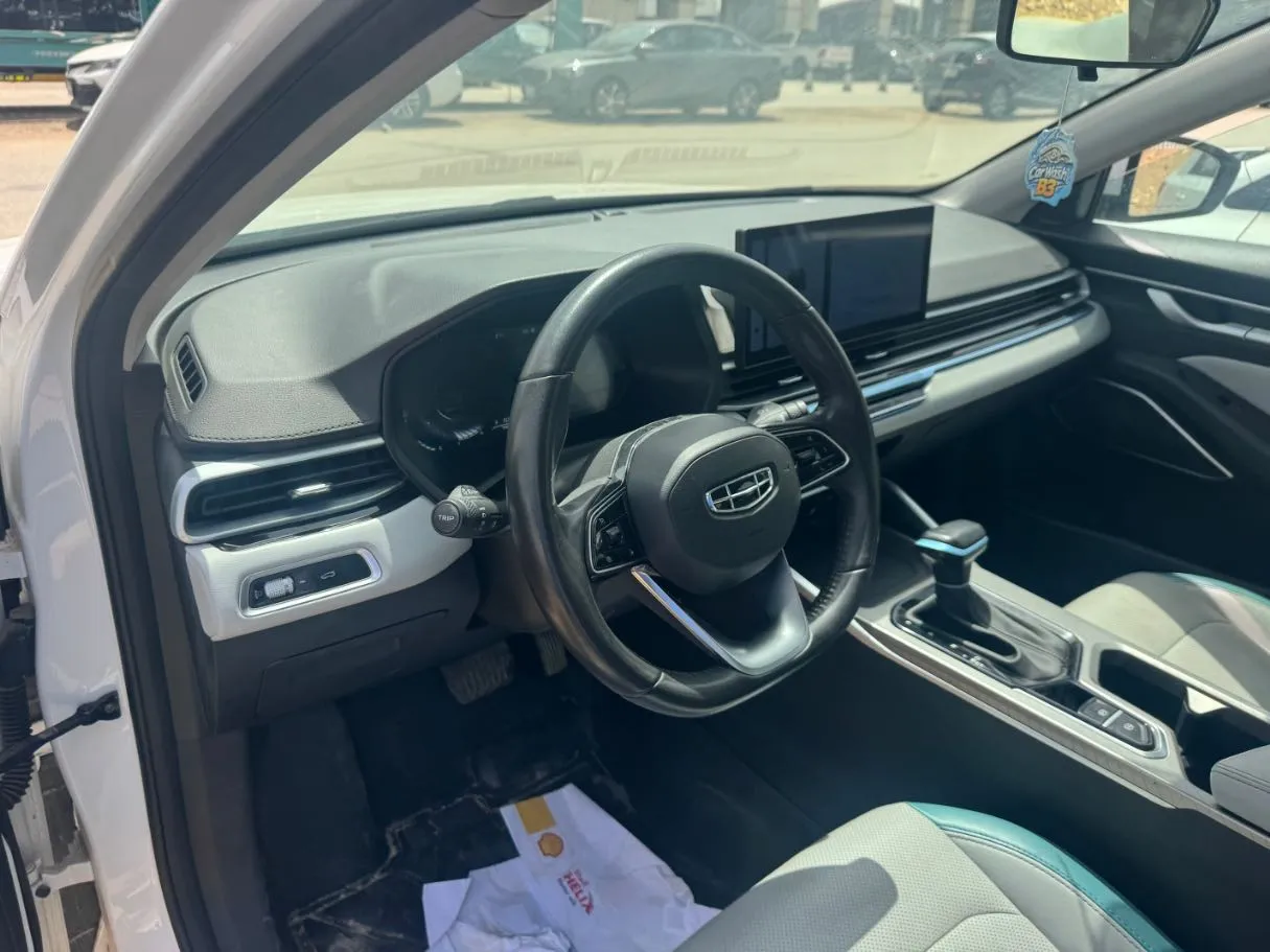 Car image 13
