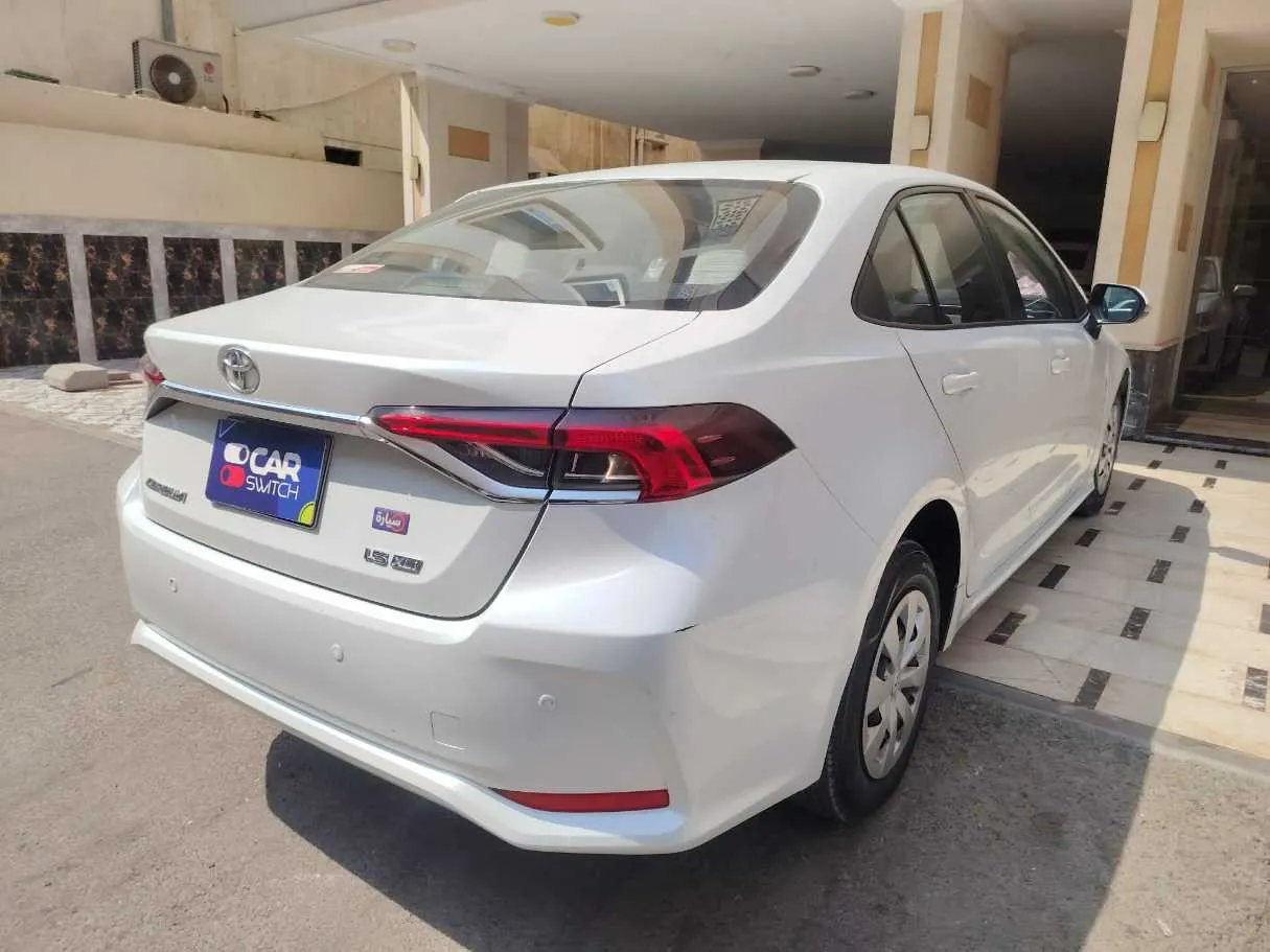 Car image 5