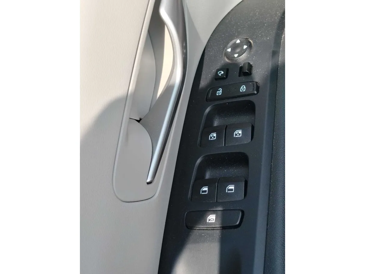 Car image 32