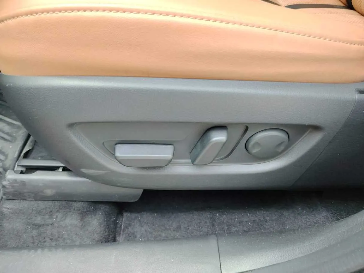 Car image 43