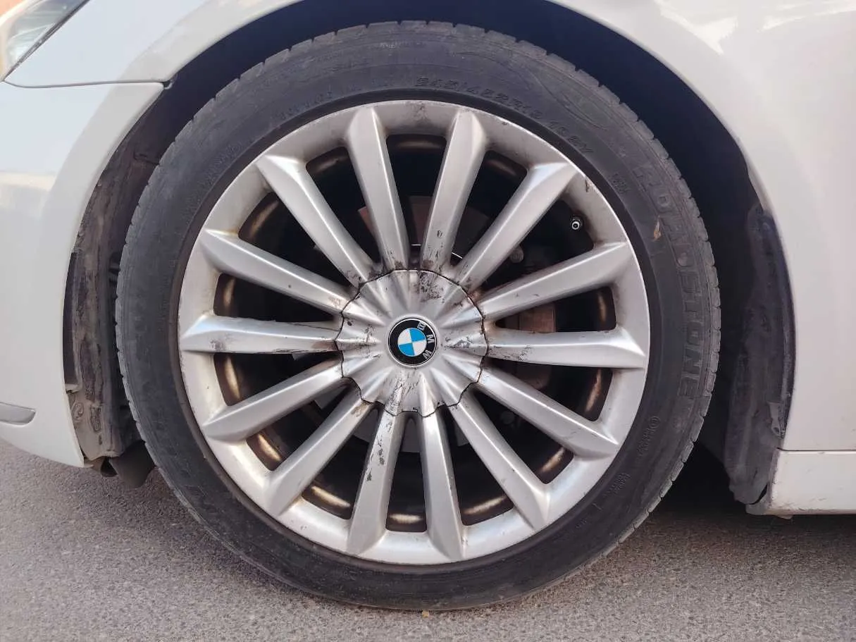 Car image 9