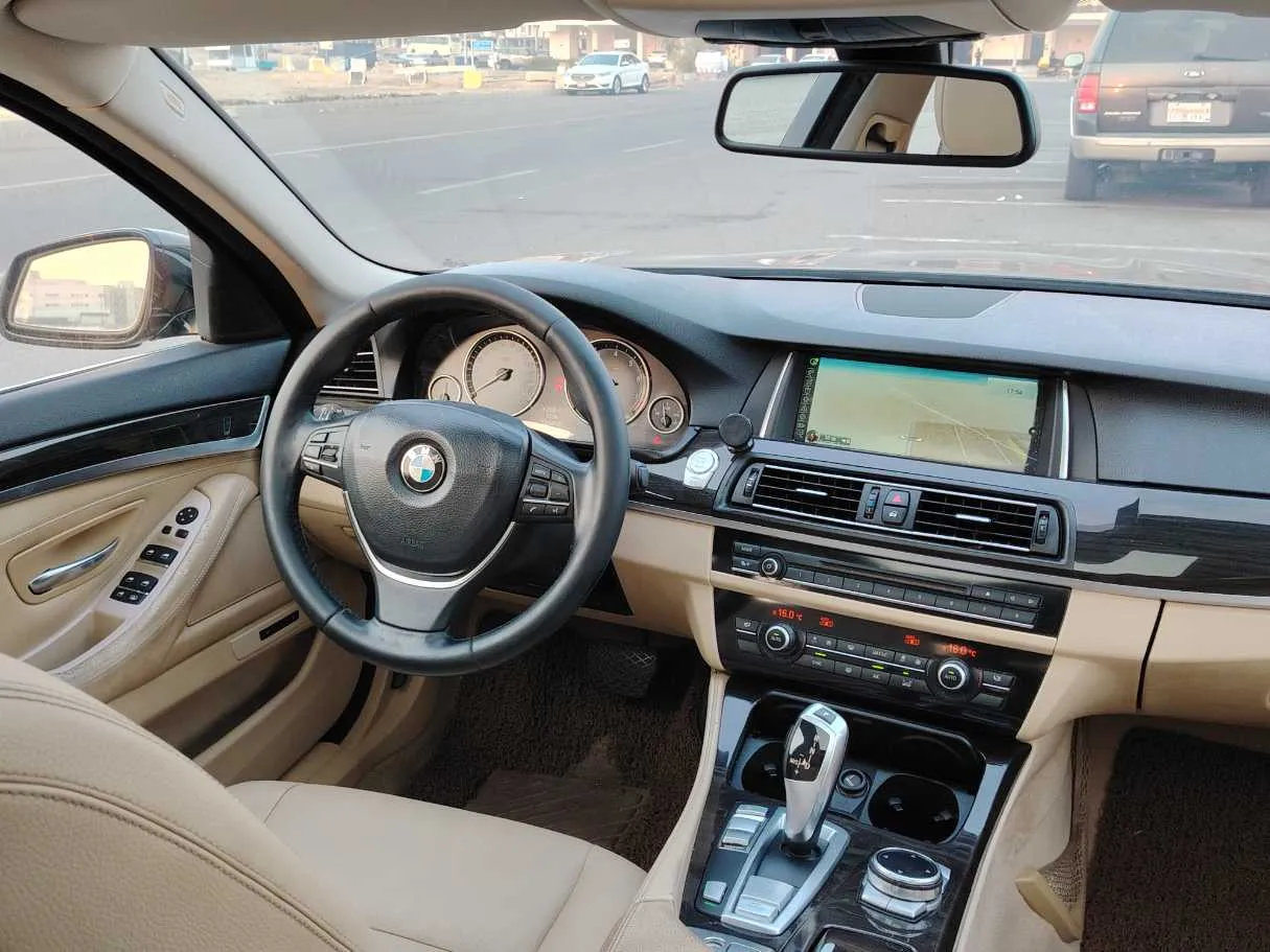 Car image 24