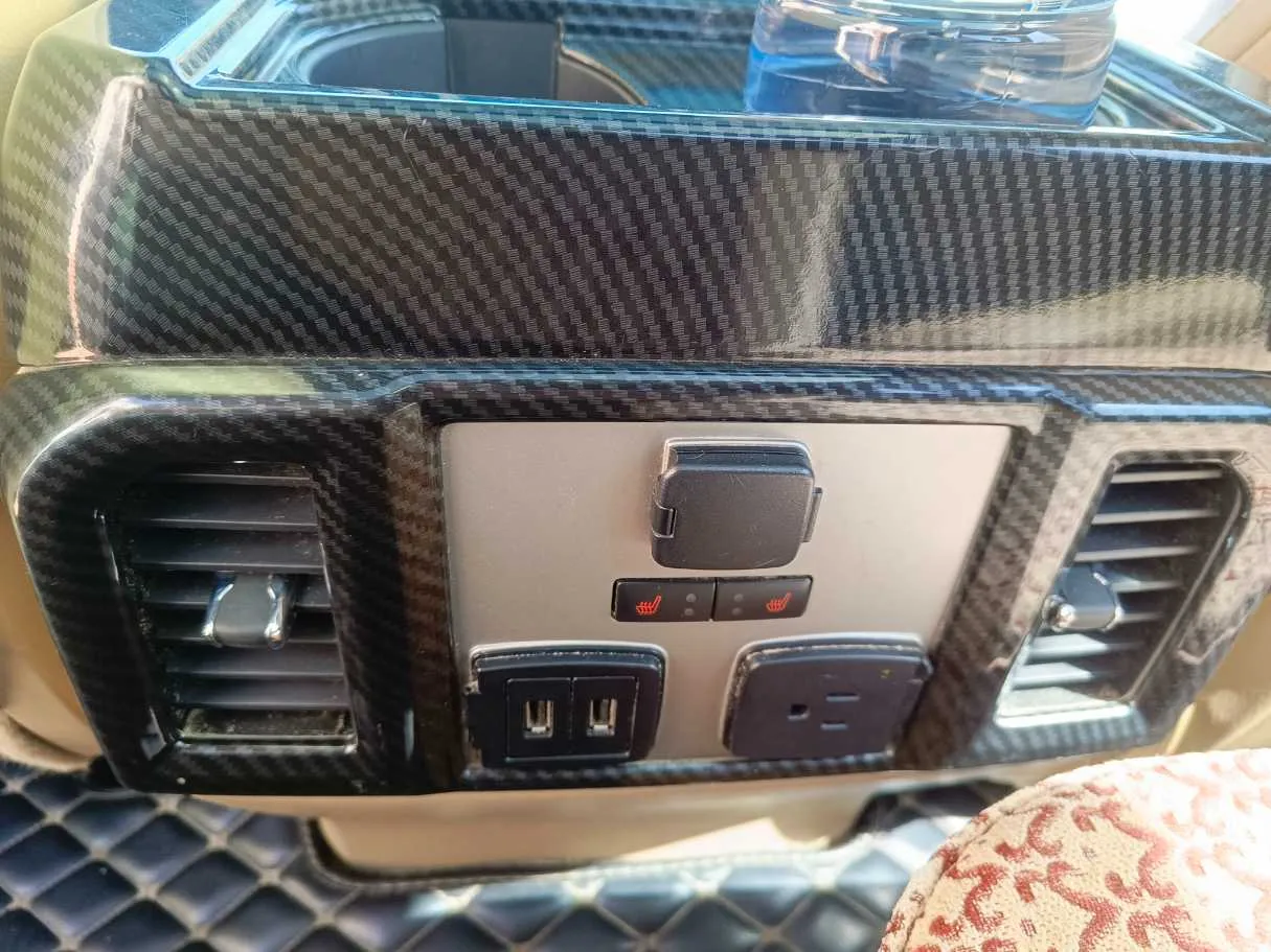 Car image 30