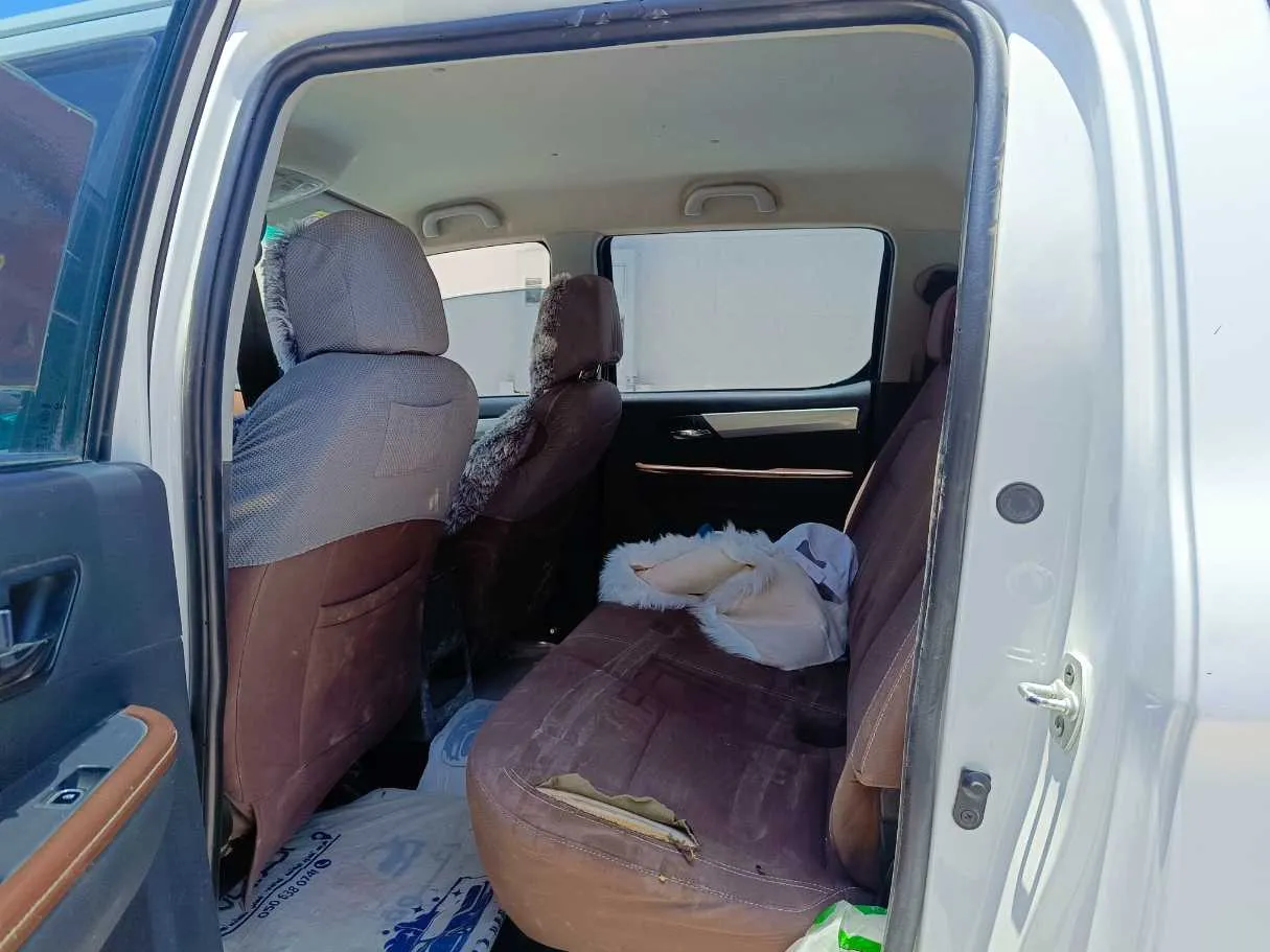 Car image 19