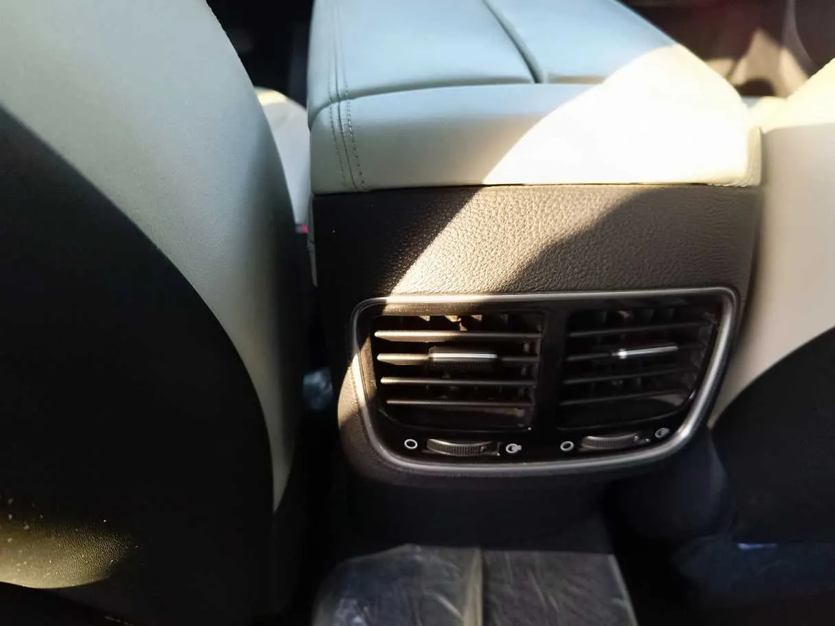 Car image 33