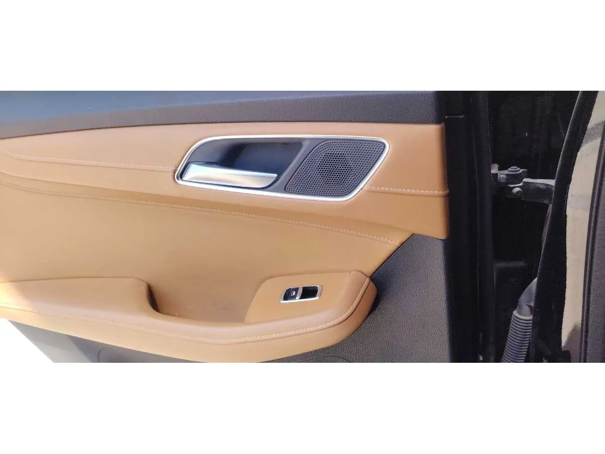 Car image 24