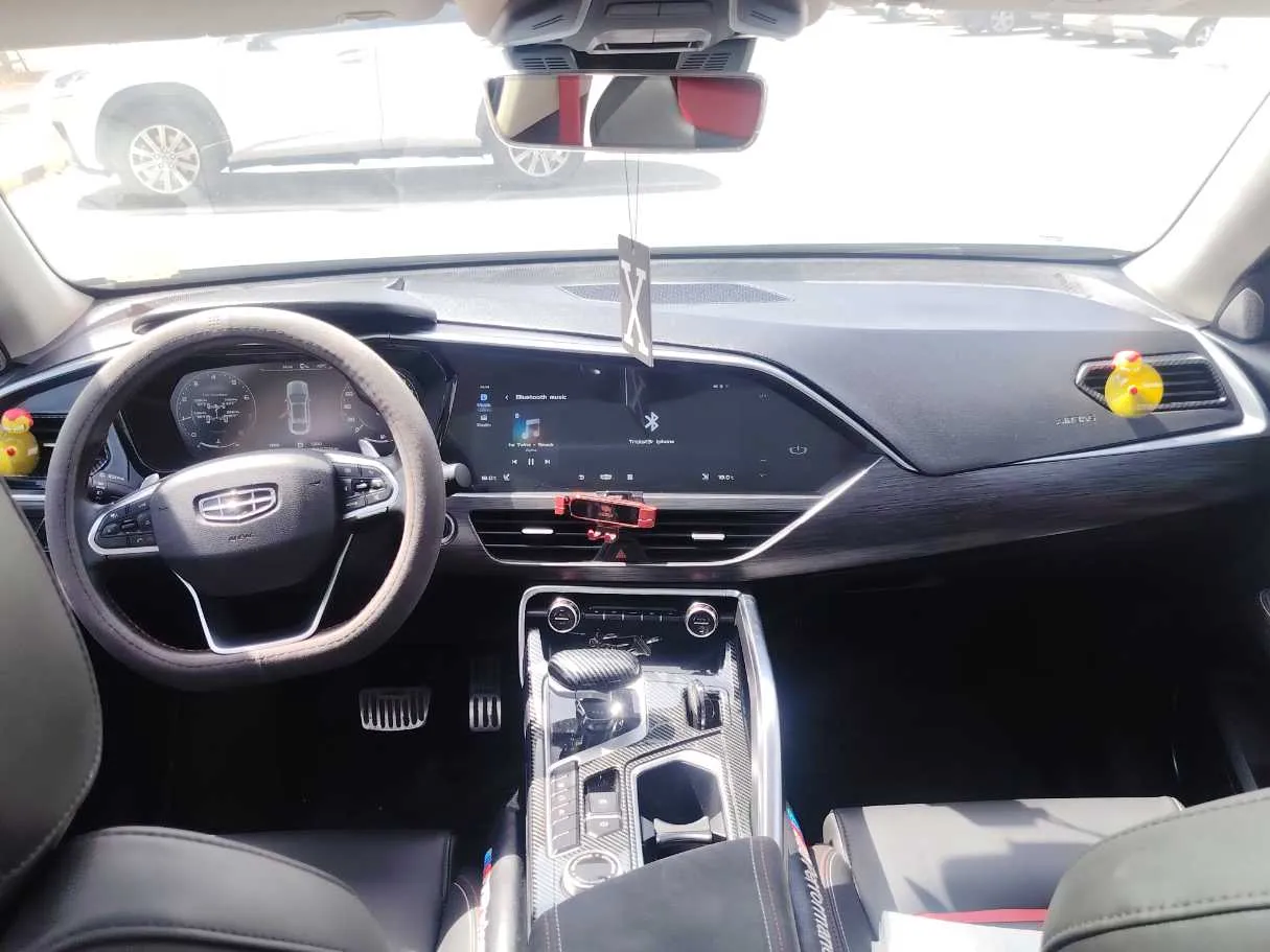 Car image 16