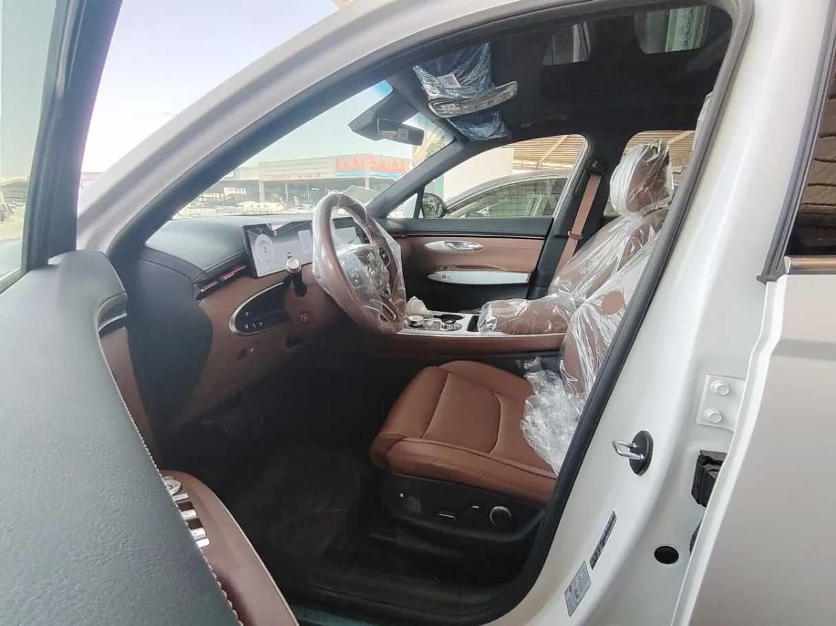 Car image 14