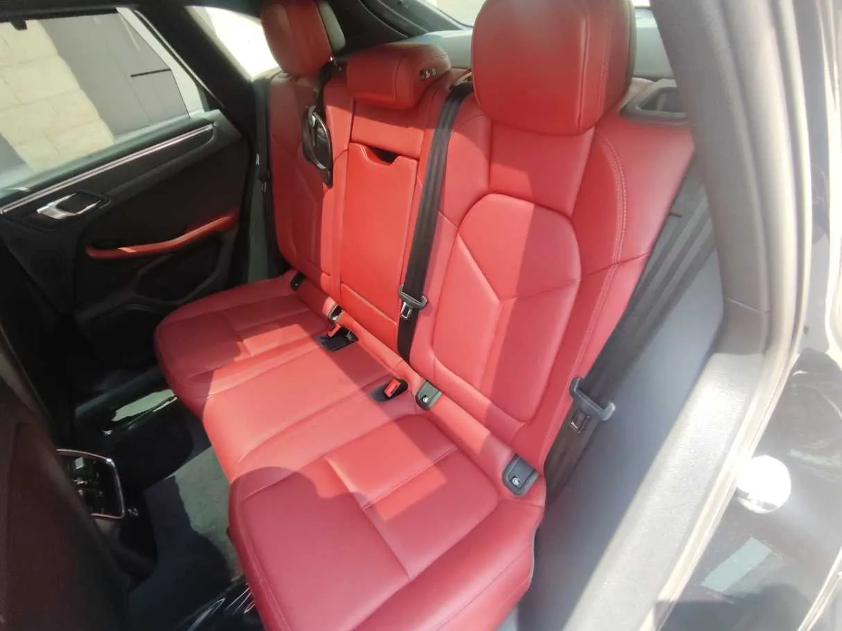 Car image 17