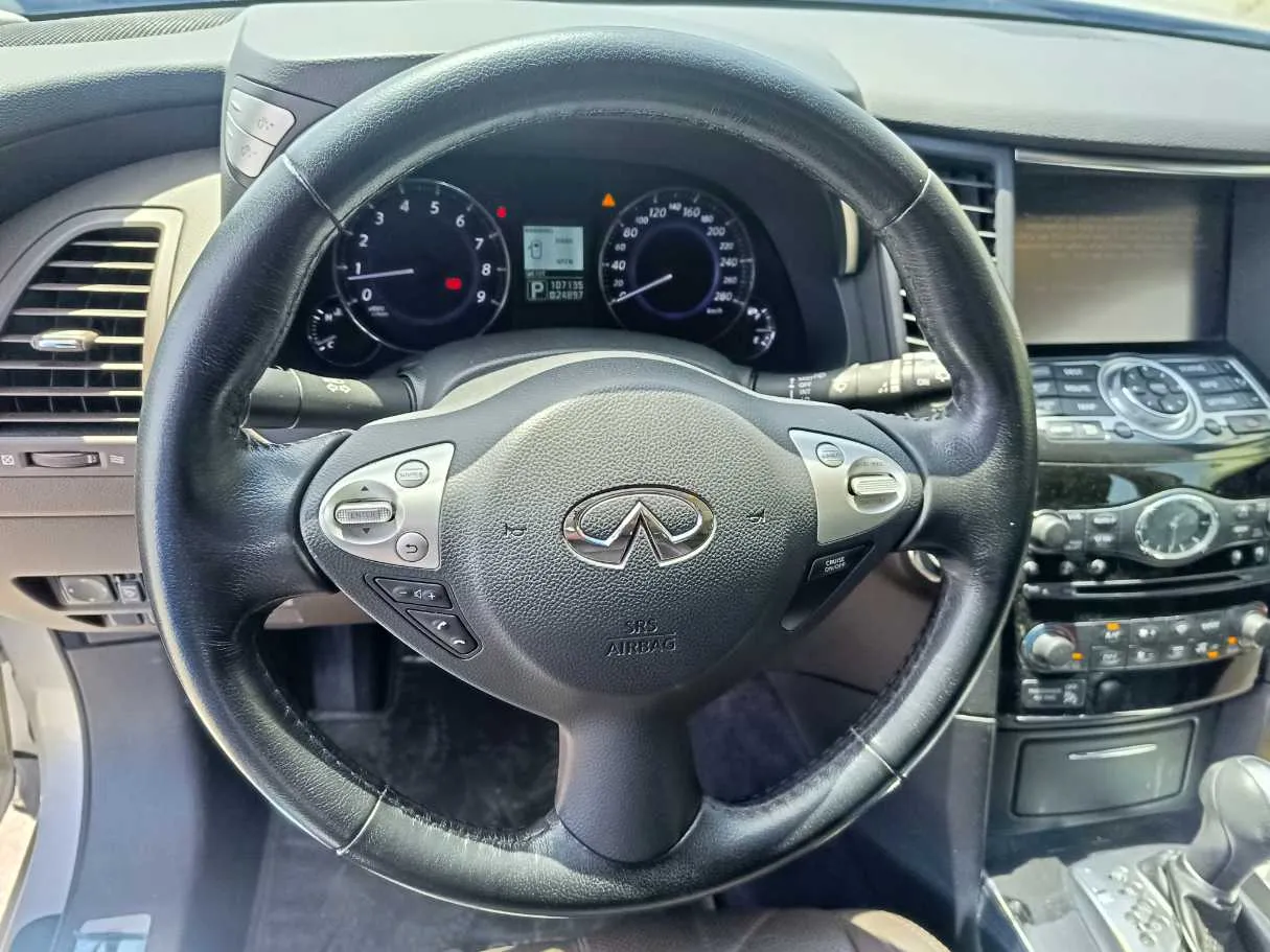 Car image 27