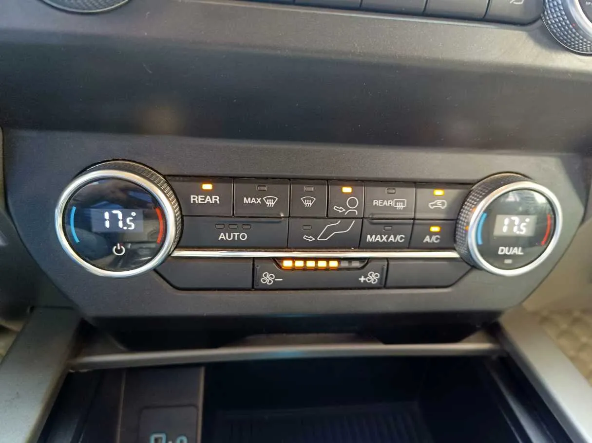 Car image 35