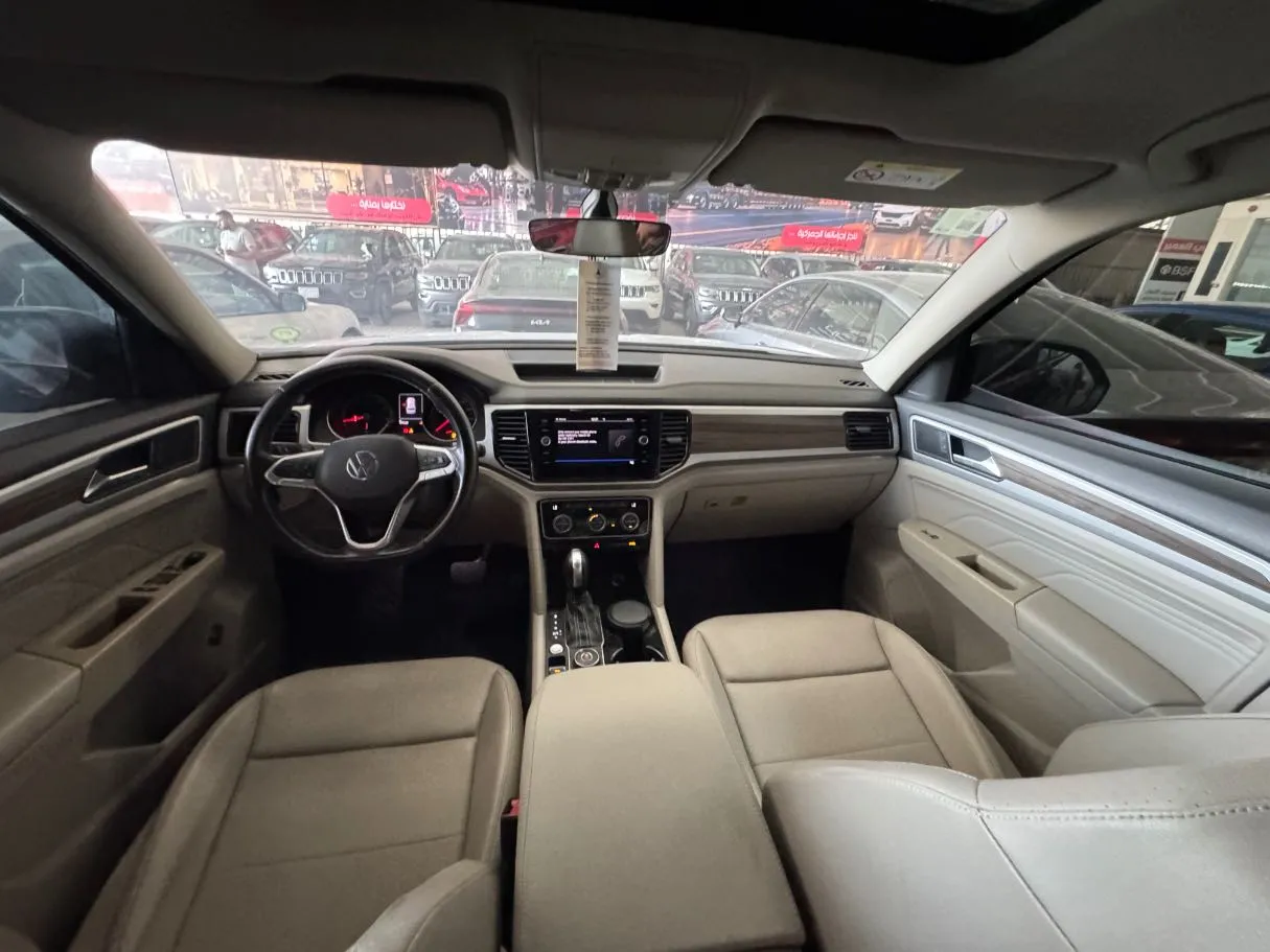 Car image 8