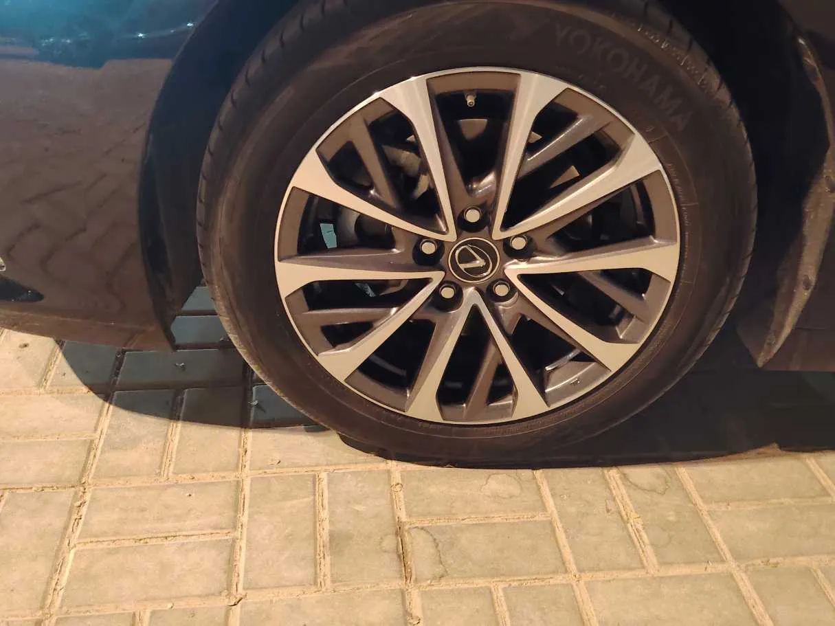 Car image 10