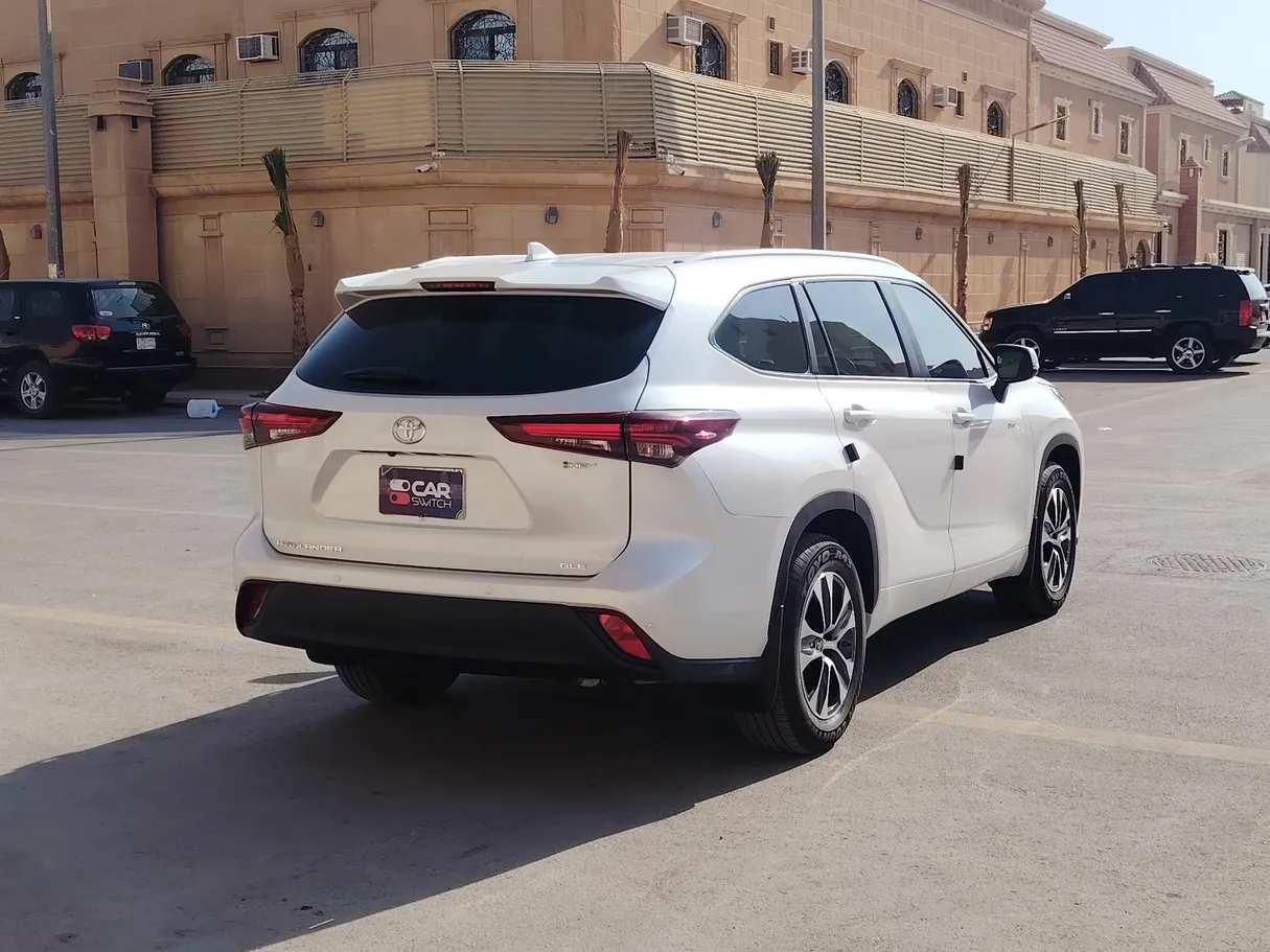 Car image 5