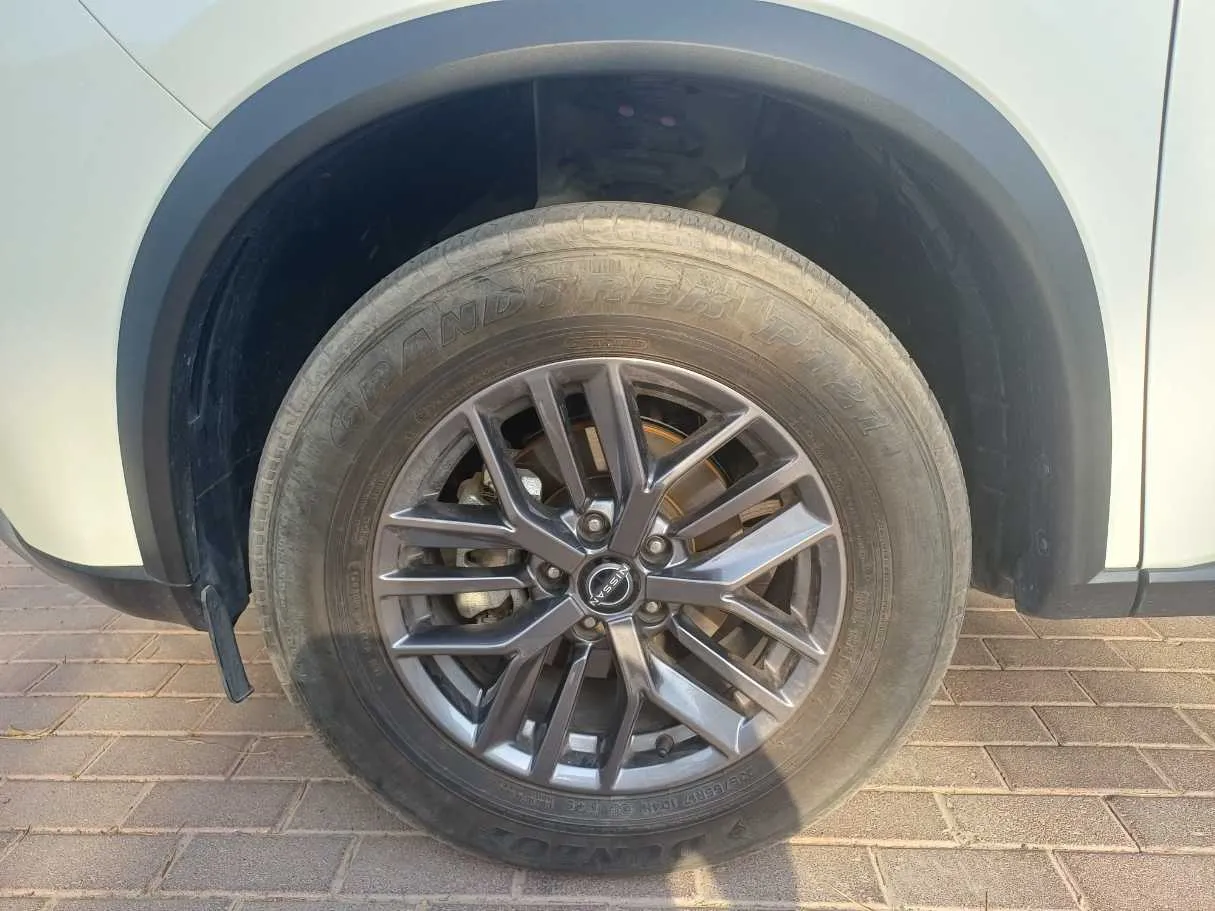 Car image 9