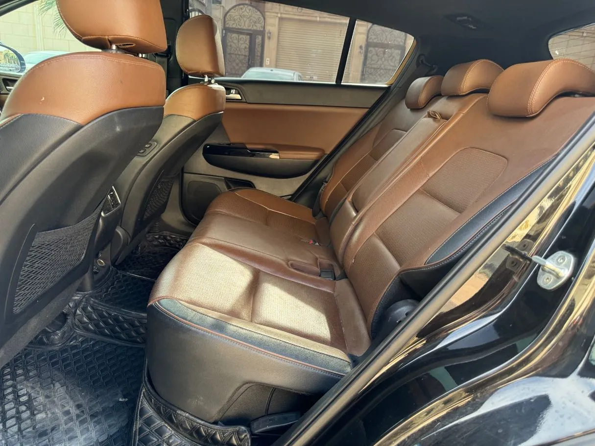Car image 16