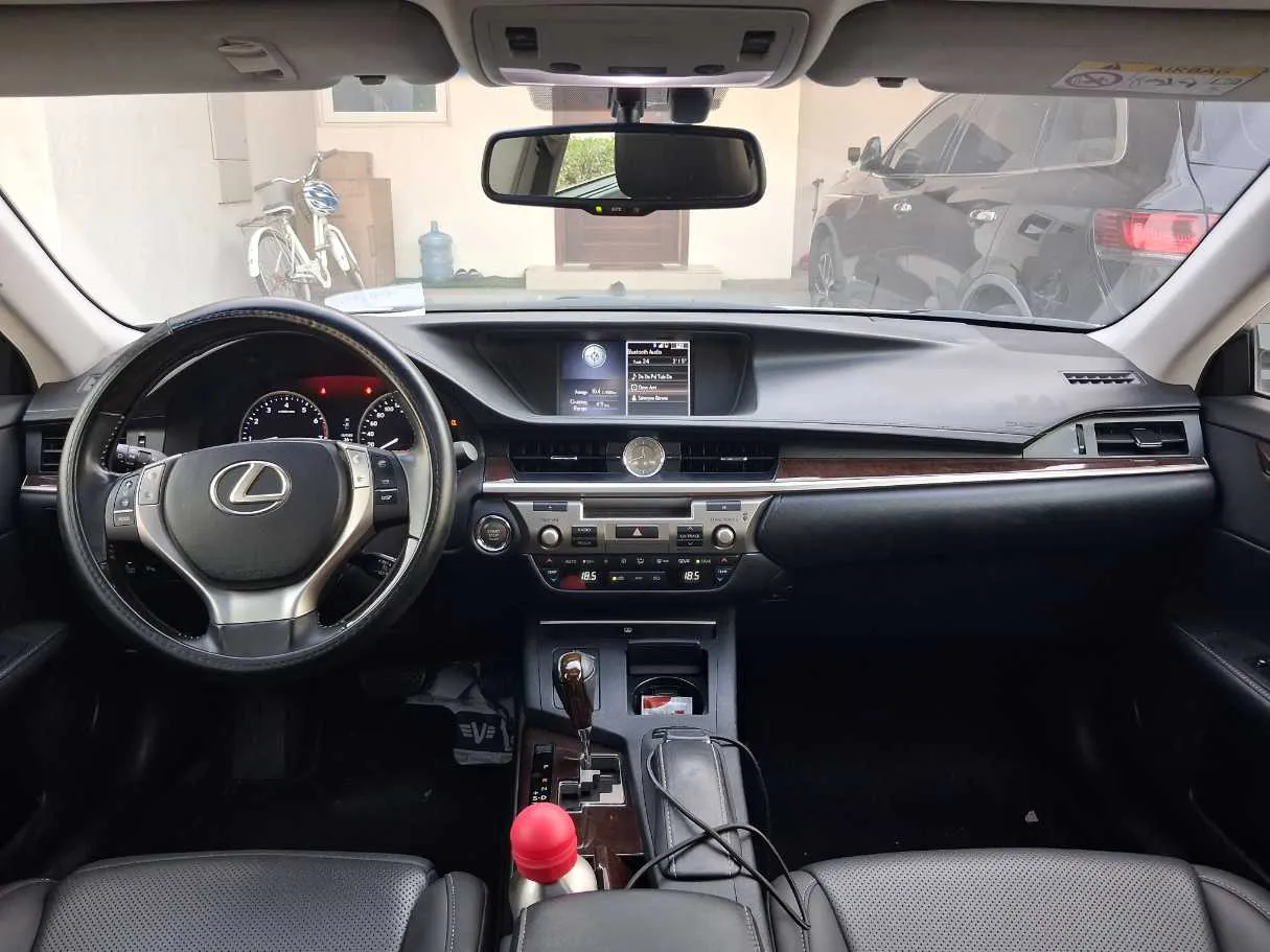 Car image 16