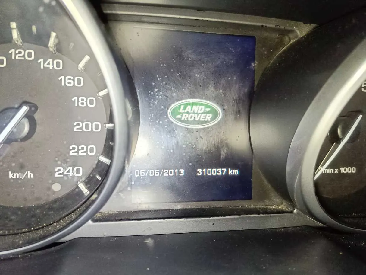 Car image 26