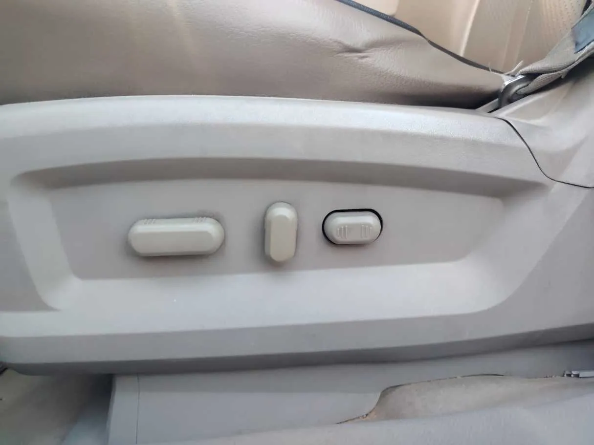 Car image 29