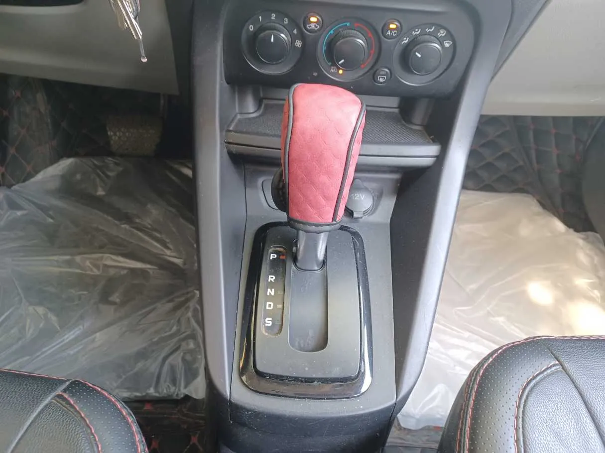 Car image 13