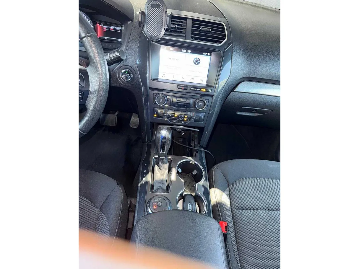 Car image 26