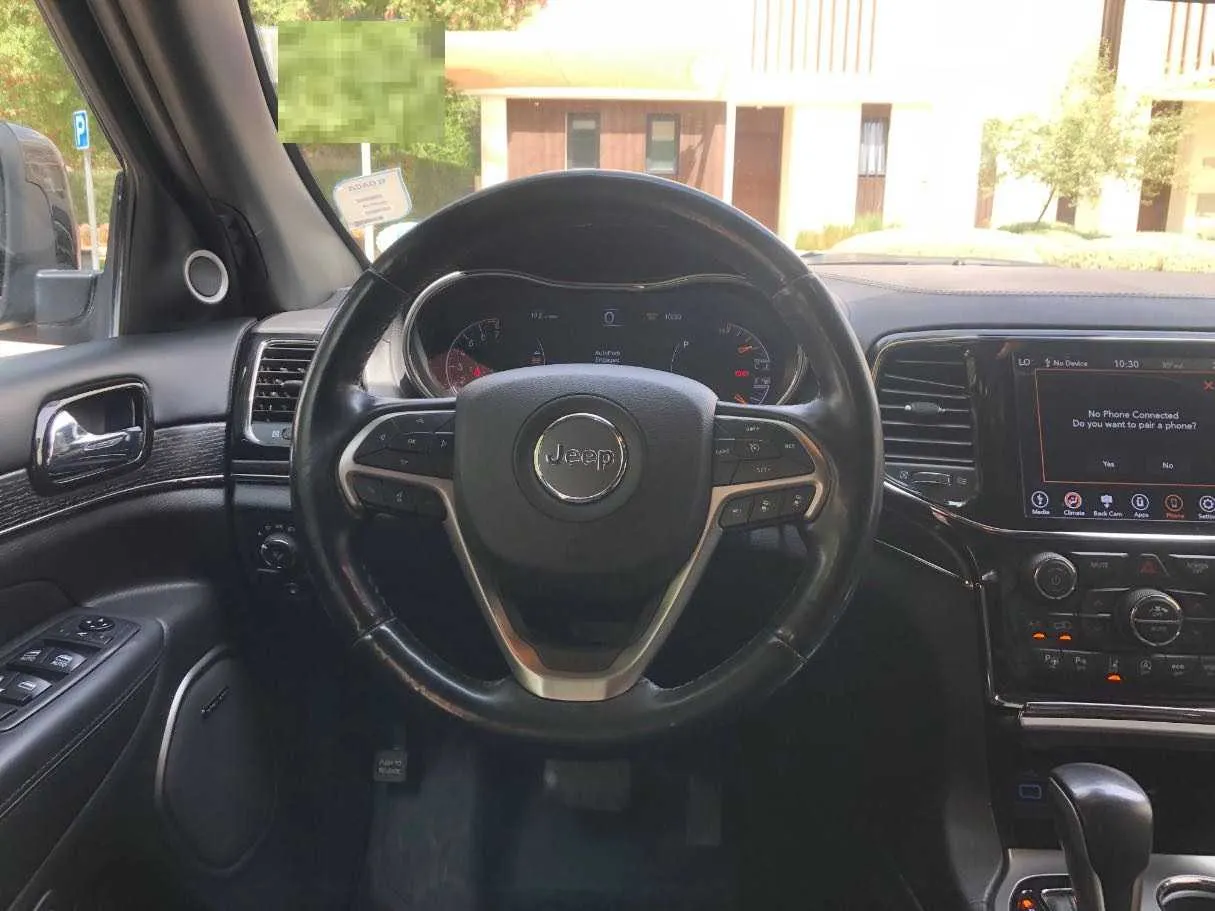 Car image 17