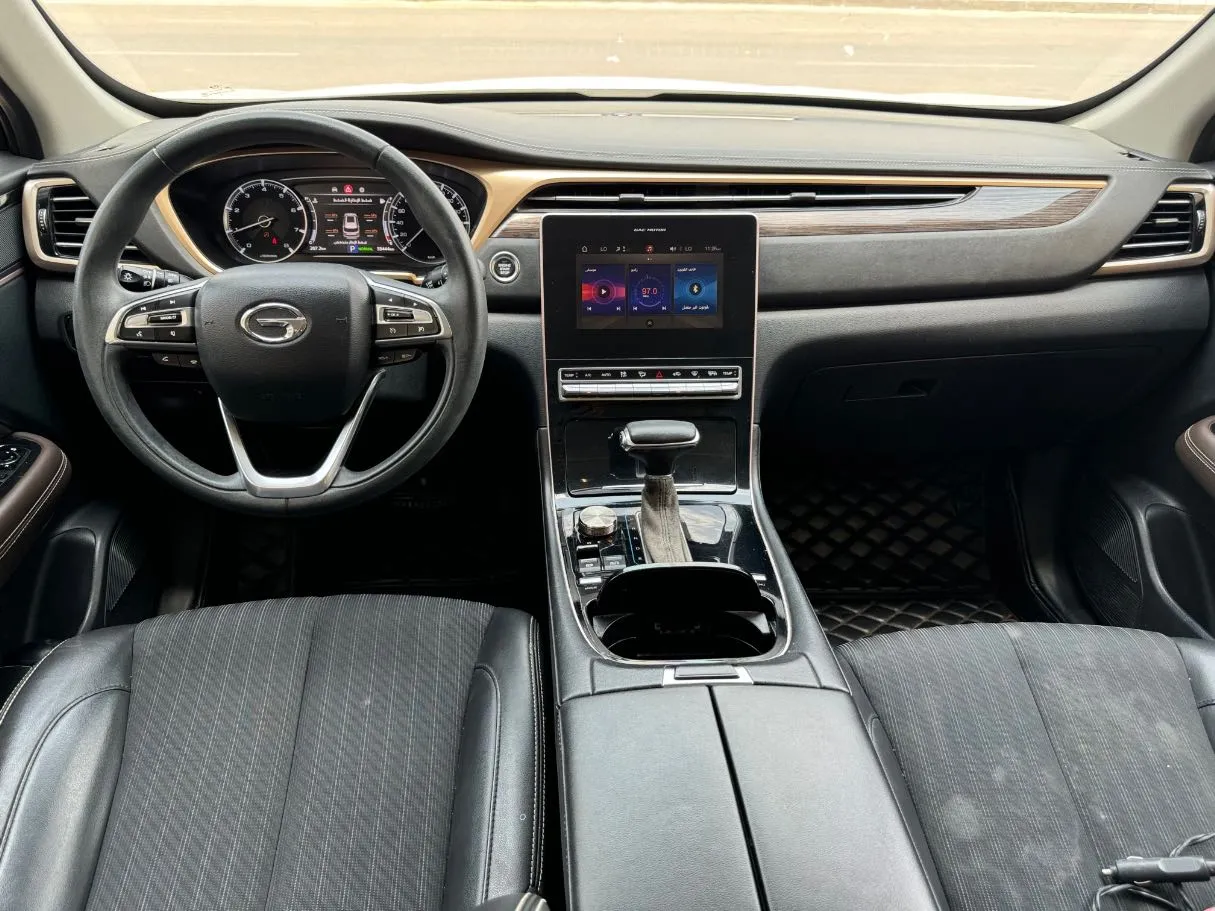 Car image 15