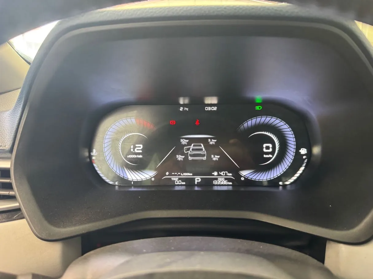 Car image 11