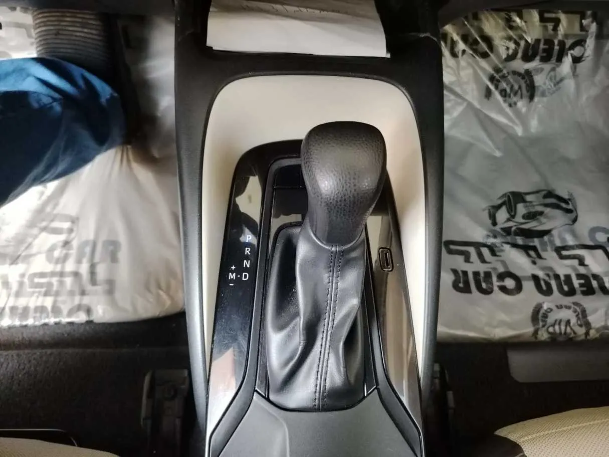 Car image 27