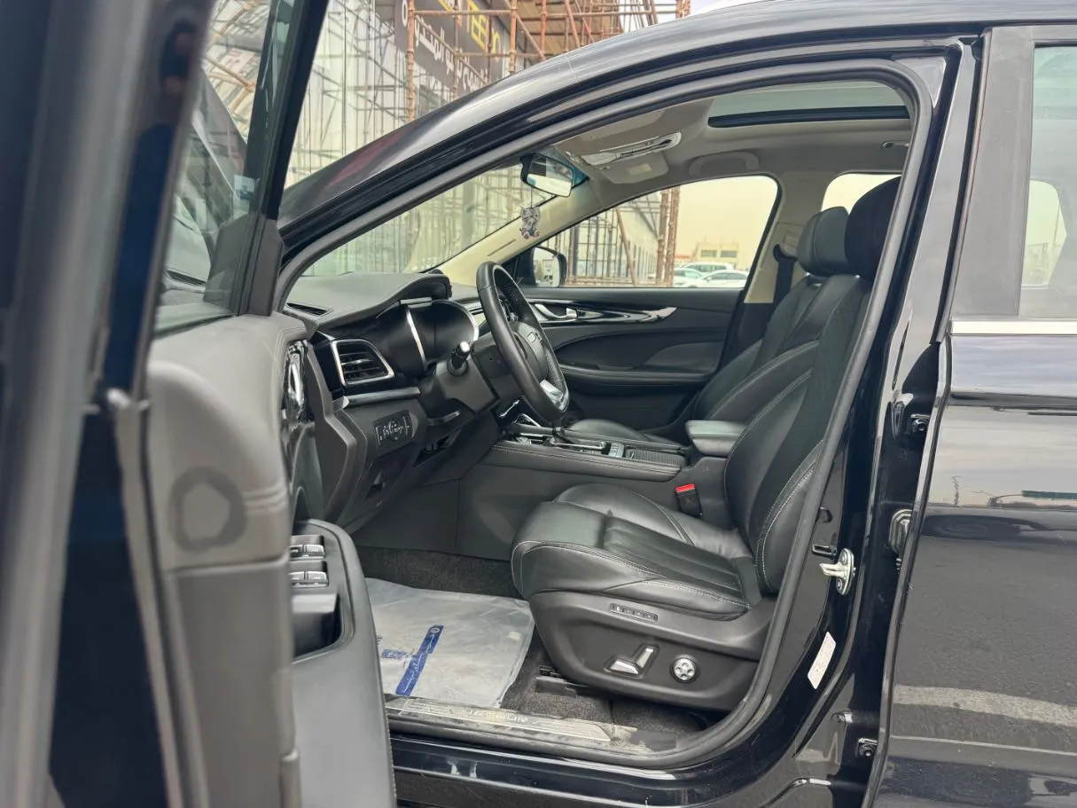 Car image 11