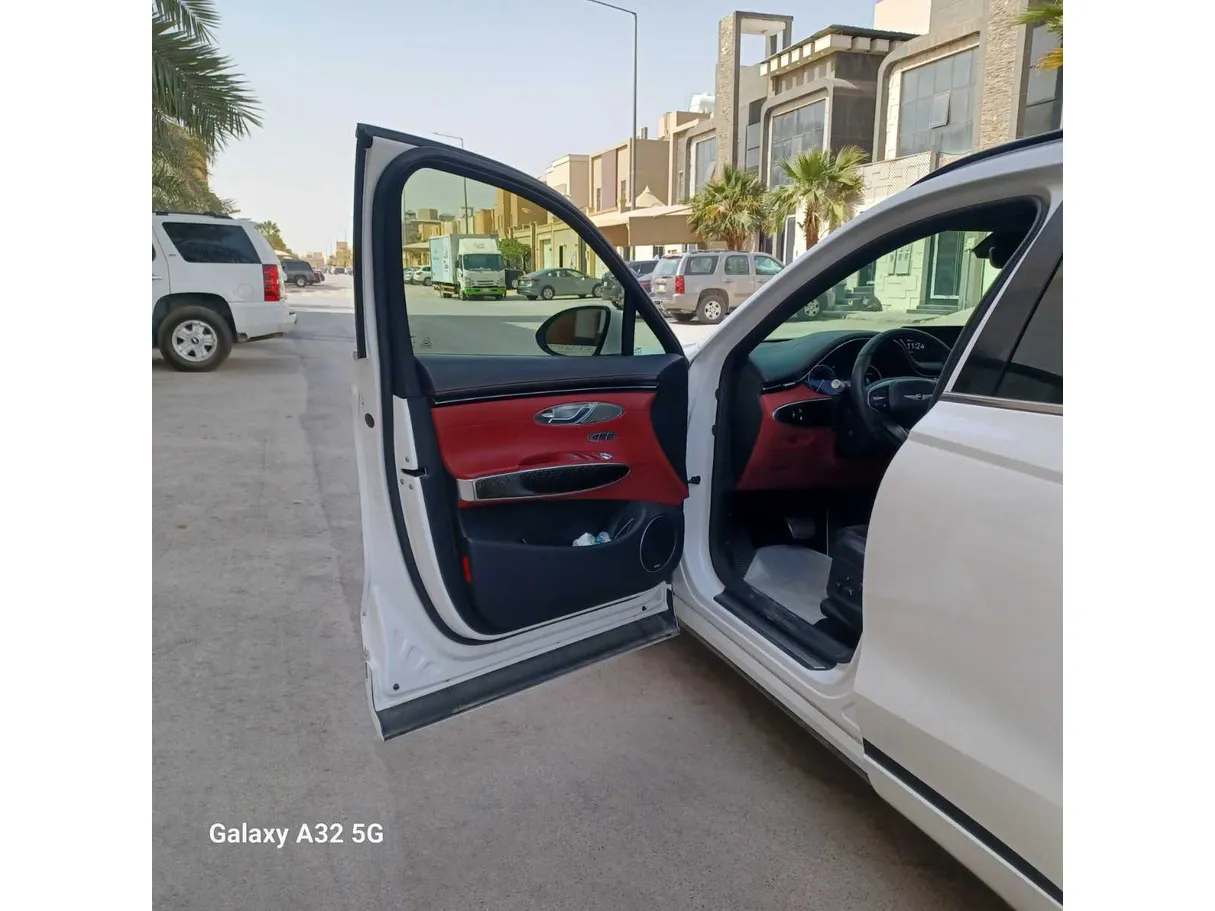 Car image 10