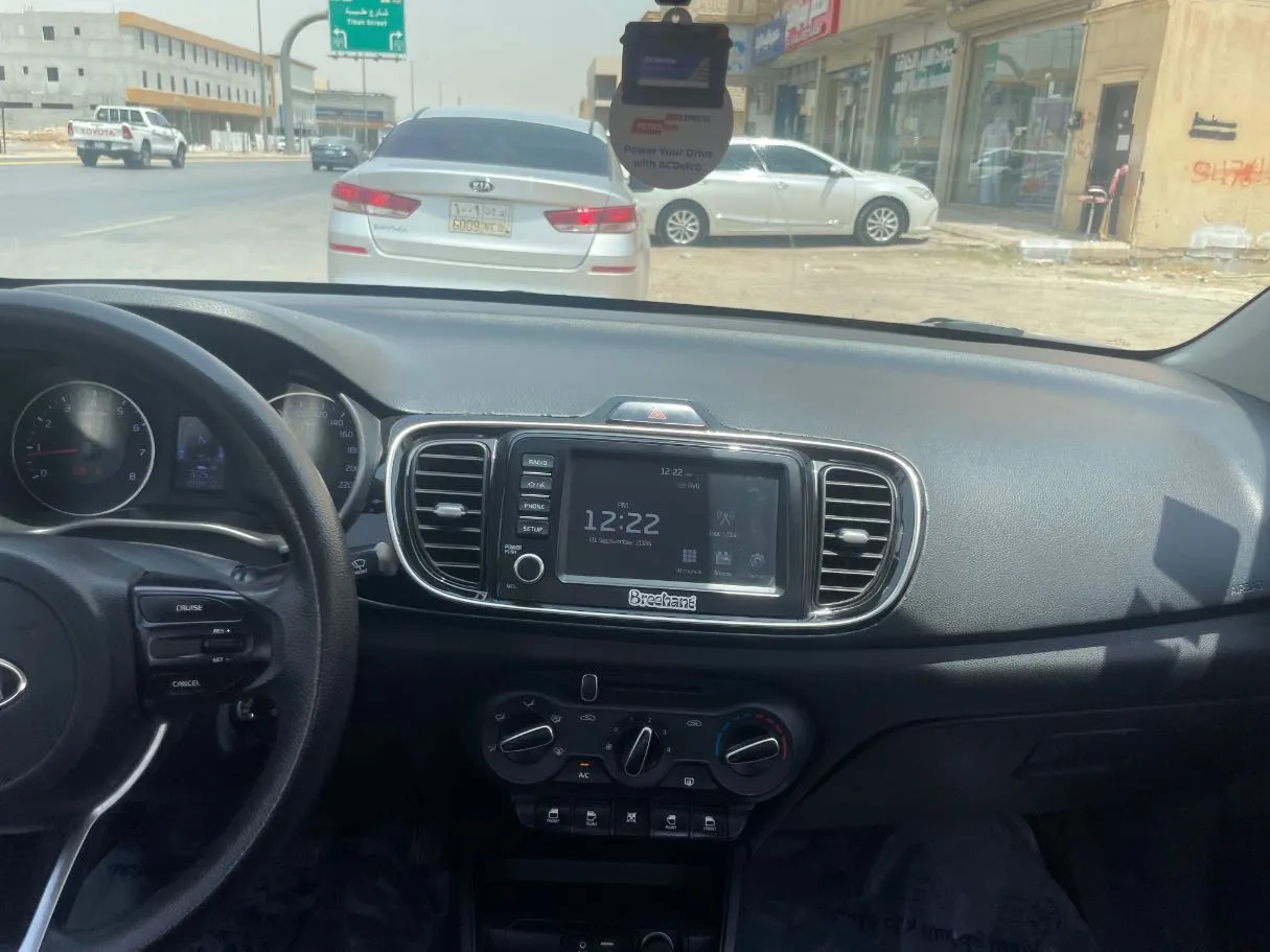Car image 18