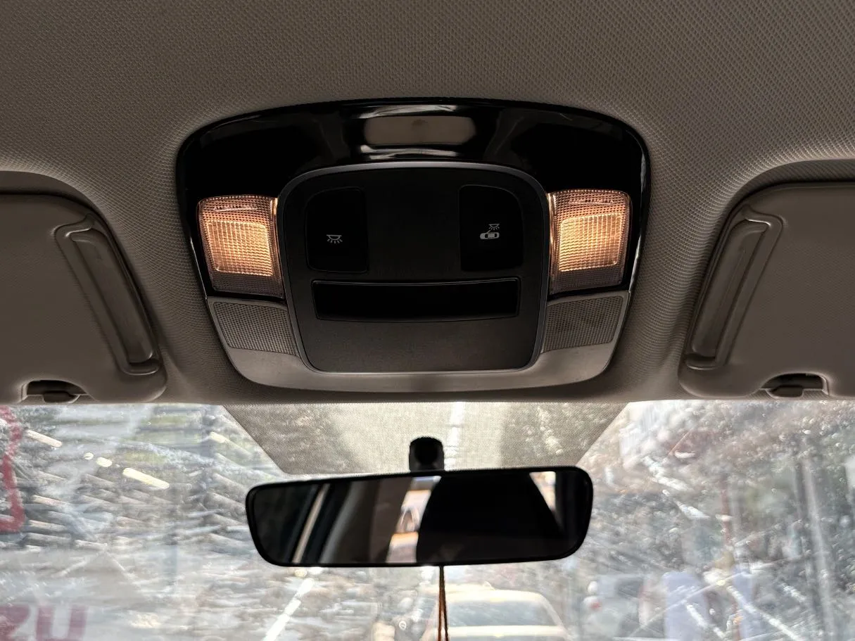 Car image 26
