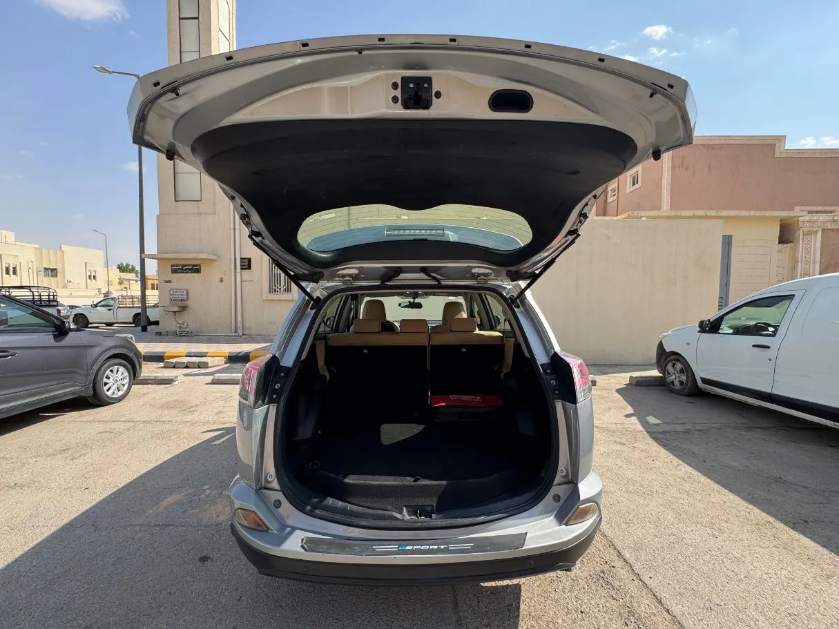 Car image 21