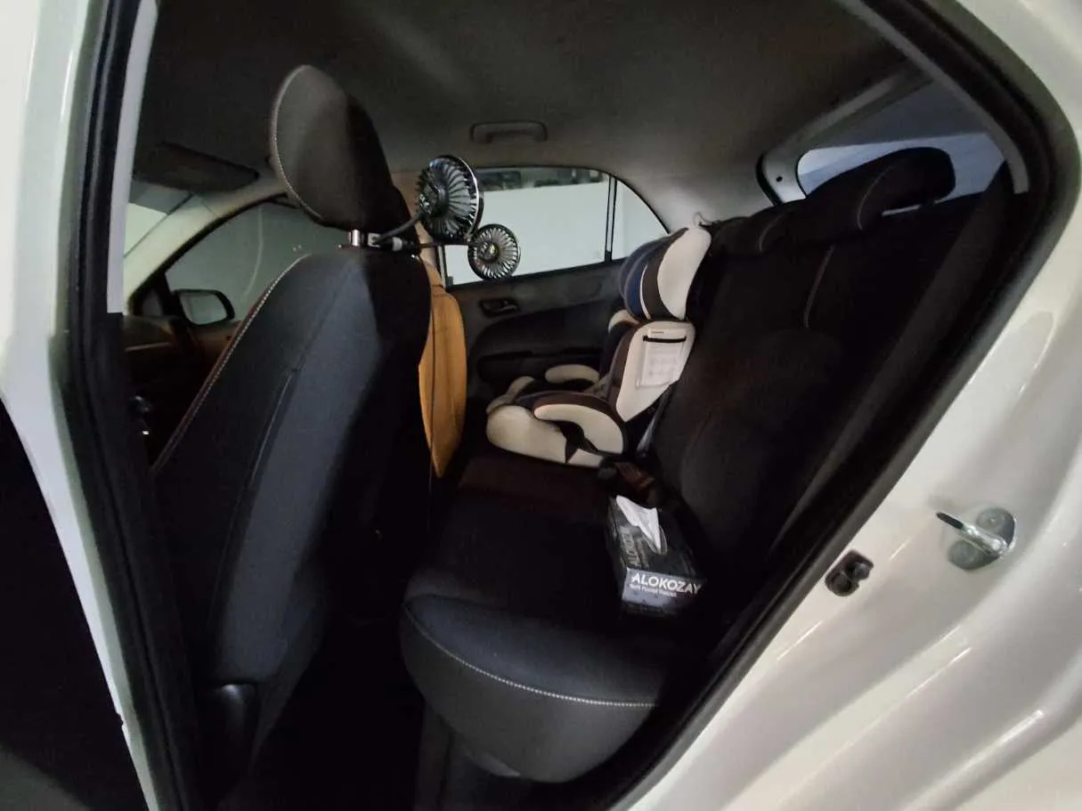 Car image 13