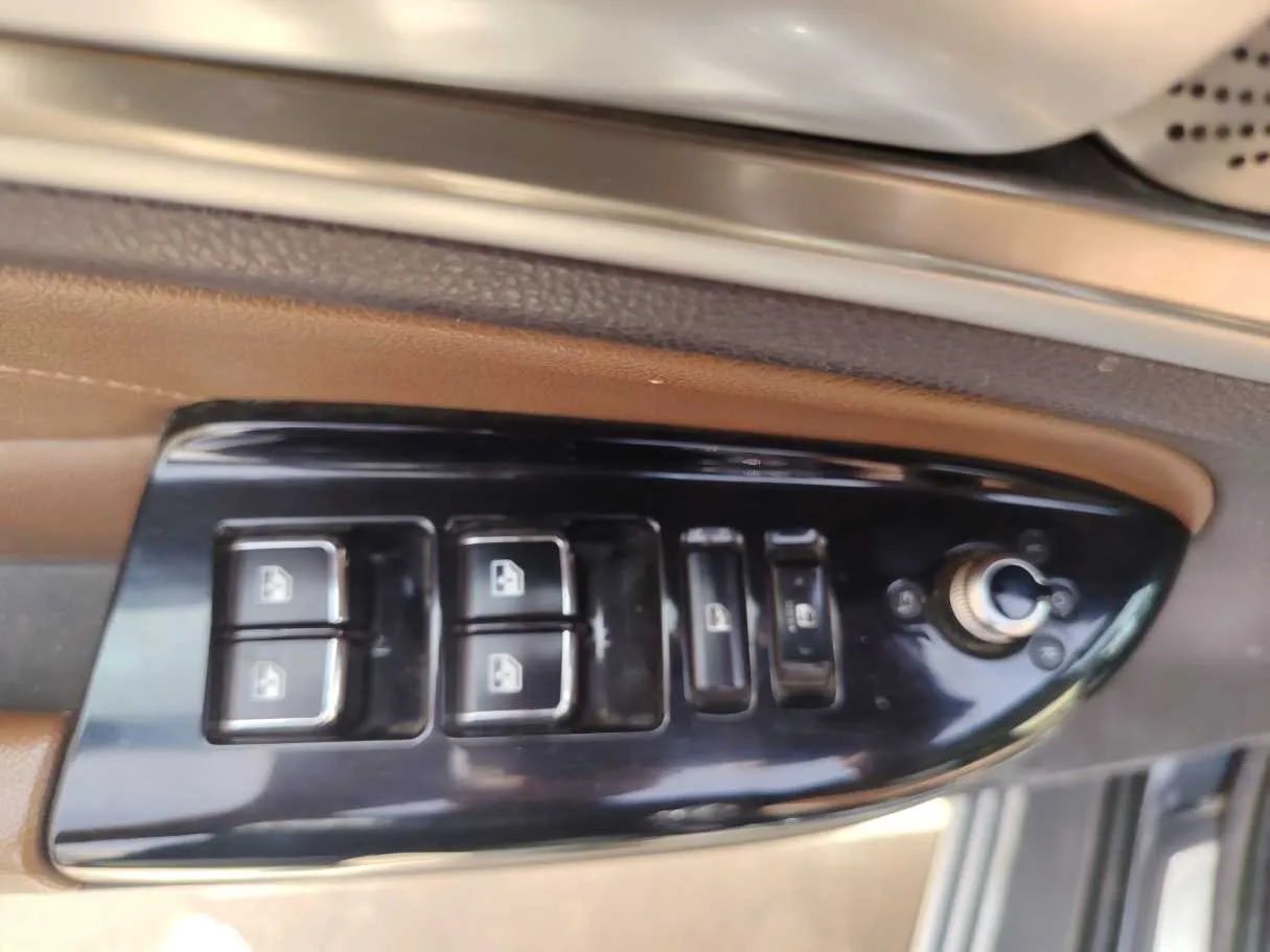 Car image 29