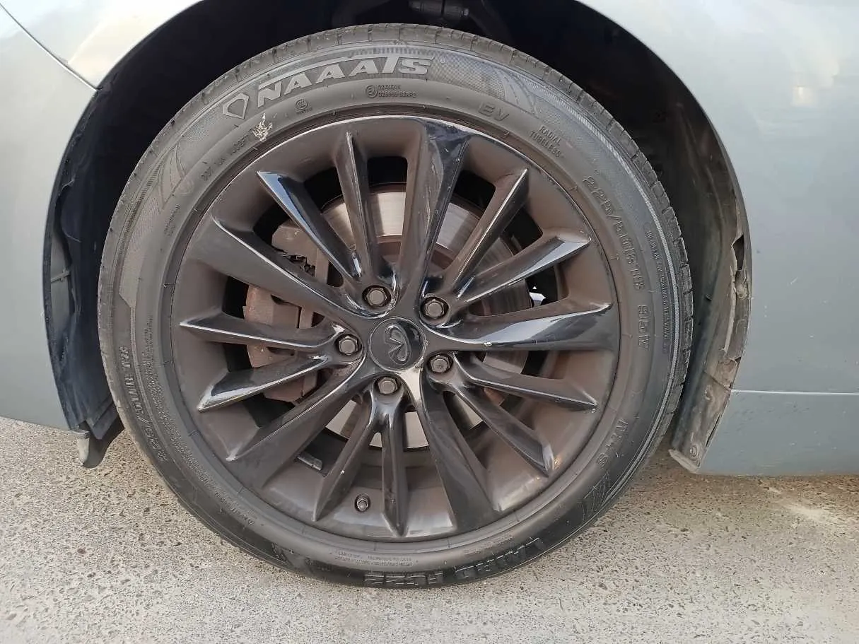 Car image 9