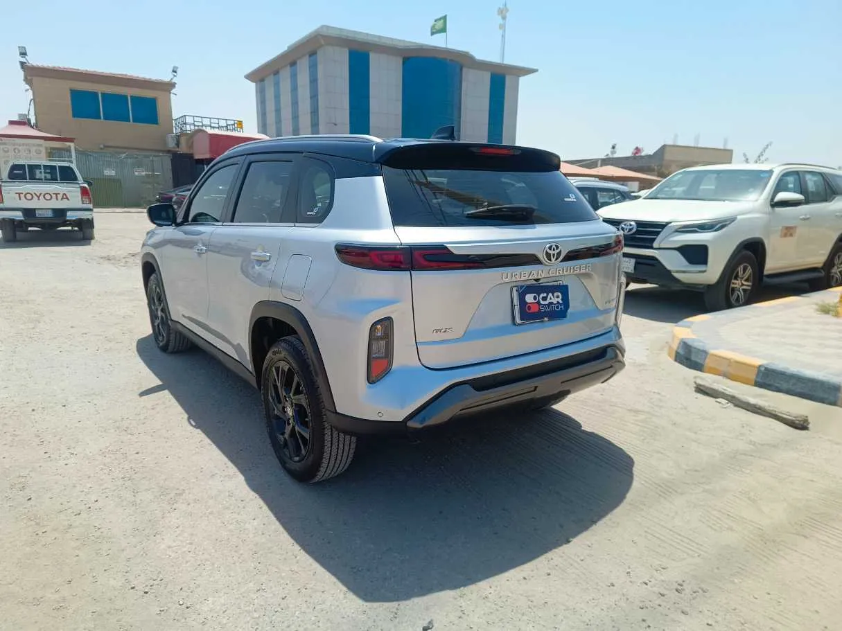 Car image 7
