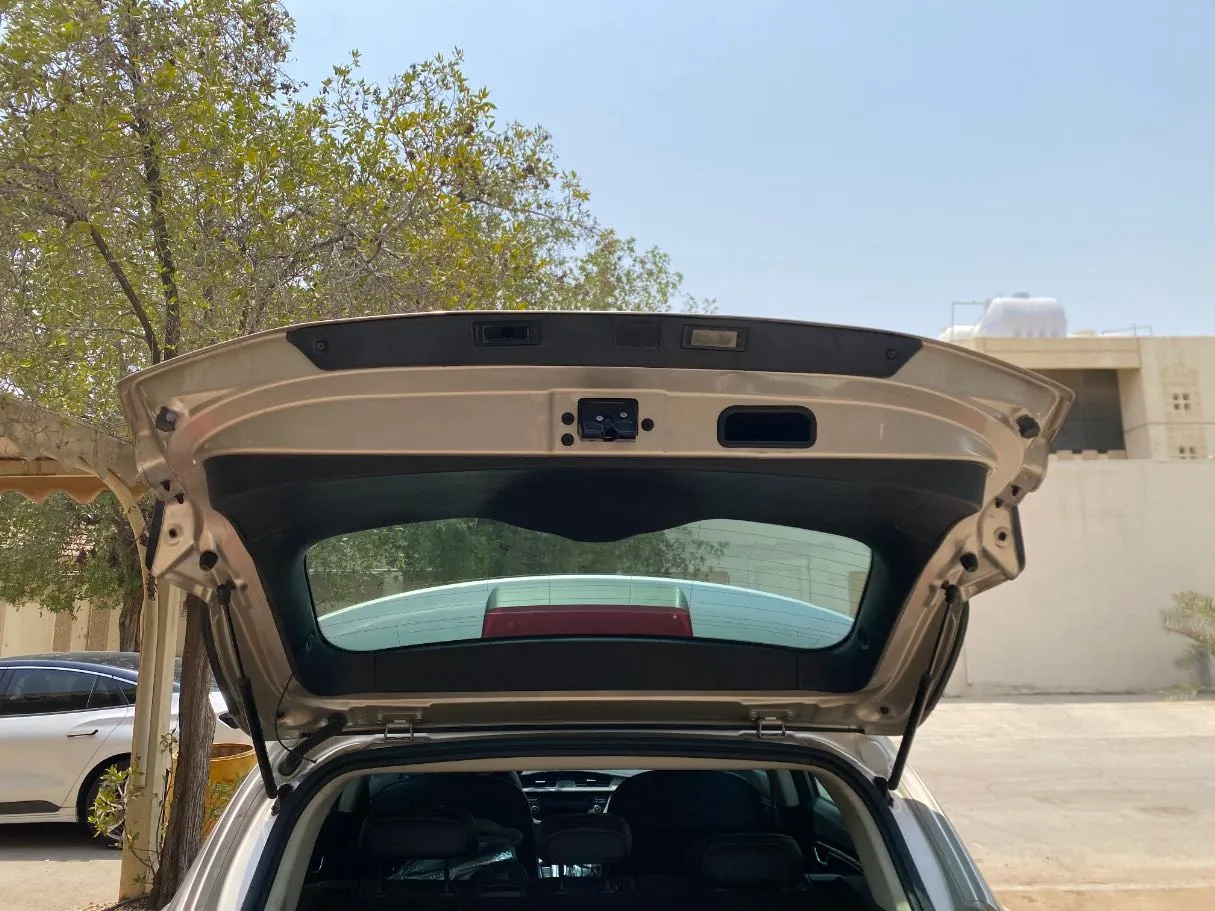 Car image 21